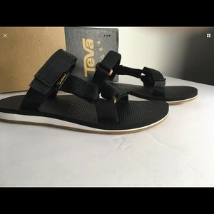 Teva Women’s Universal Side Sandals size 10